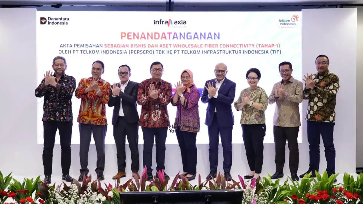 Penandatanganan akta pemisahan  (deed of spin-off) sebagian bisnis dan aset wholesale fiber connectivity dari