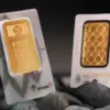 Harga emas Antam hari ini alami penurunan tipis.