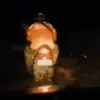 Tangkapan layar video viral driver Ojol yang minta bnatuan pengawalan dari polisi saat antar pesanan.