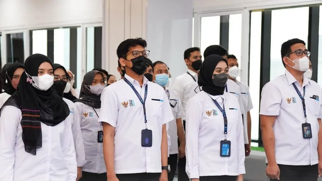 Badai PHK Mengintai Pegawai di Tengah Proses Merger BUMN, Danantara Buka Suara Badai PHK Mengintai Pegawai di Tengah Proses Merger BUMN, Danantara Buka Suara