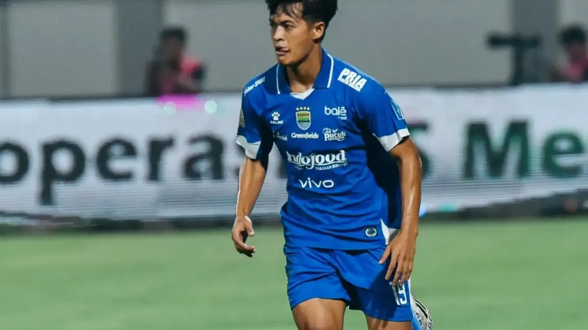 Rumor Transfer Memanas, Bojan Hodak Tegaskan Dewangga Tetap Jadi Pilar Persib