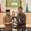 OJK JAWA BARAT DUKUNG KABUPATEN CIREBON BERANTAS MAFIA PANGAN DAN PERKUAT LITERASI KEUANGAN MASYARAKAT