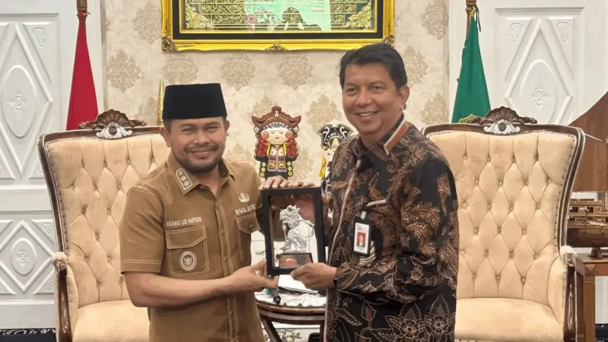 OJK JAWA BARAT DUKUNG KABUPATEN CIREBON BERANTAS MAFIA PANGAN DAN PERKUAT LITERASI KEUANGAN MASYARAKAT