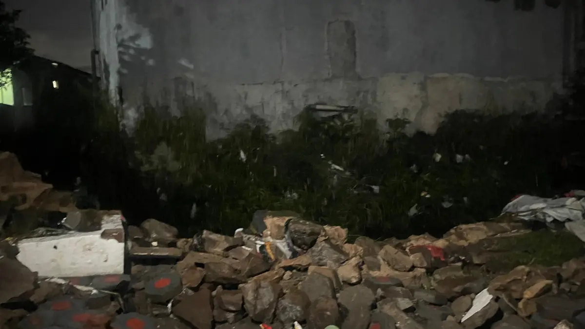 Anak Sungai Citarum Meluap, Tembok Rumah dan GOR di Margaasih Roboh Sebabkan 2 Mobil Terbawa Arus