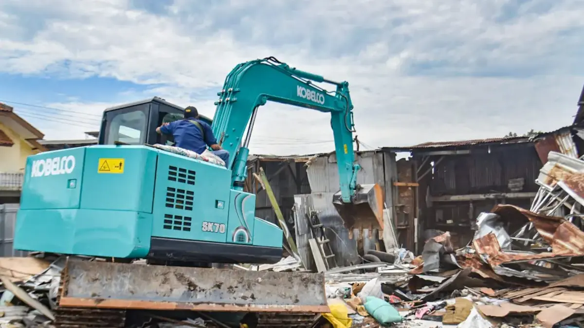 Pengosongan Lahan Sukahaji Picu Empat Rumah Rata Tanah, Warga Mengaku Syok