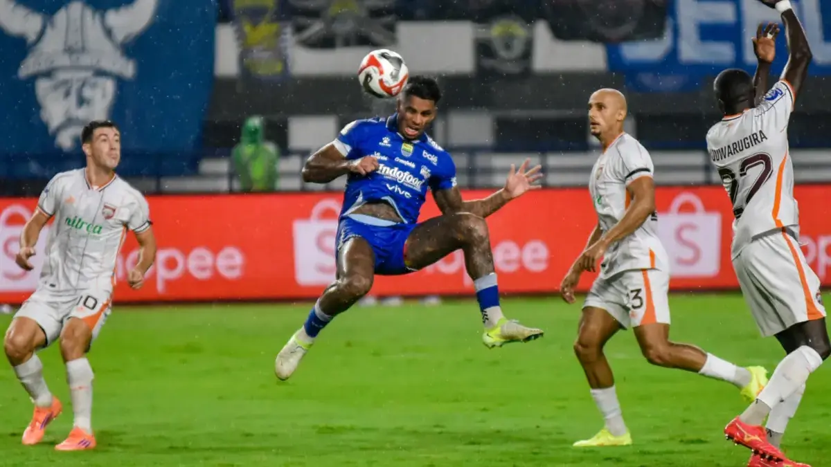 Sundulan Pembebasan: Ramon Tanque Pecah Telor di GBLA Sundulan Pembebasan: Ramon Tanque Pecah Telor di GBLA