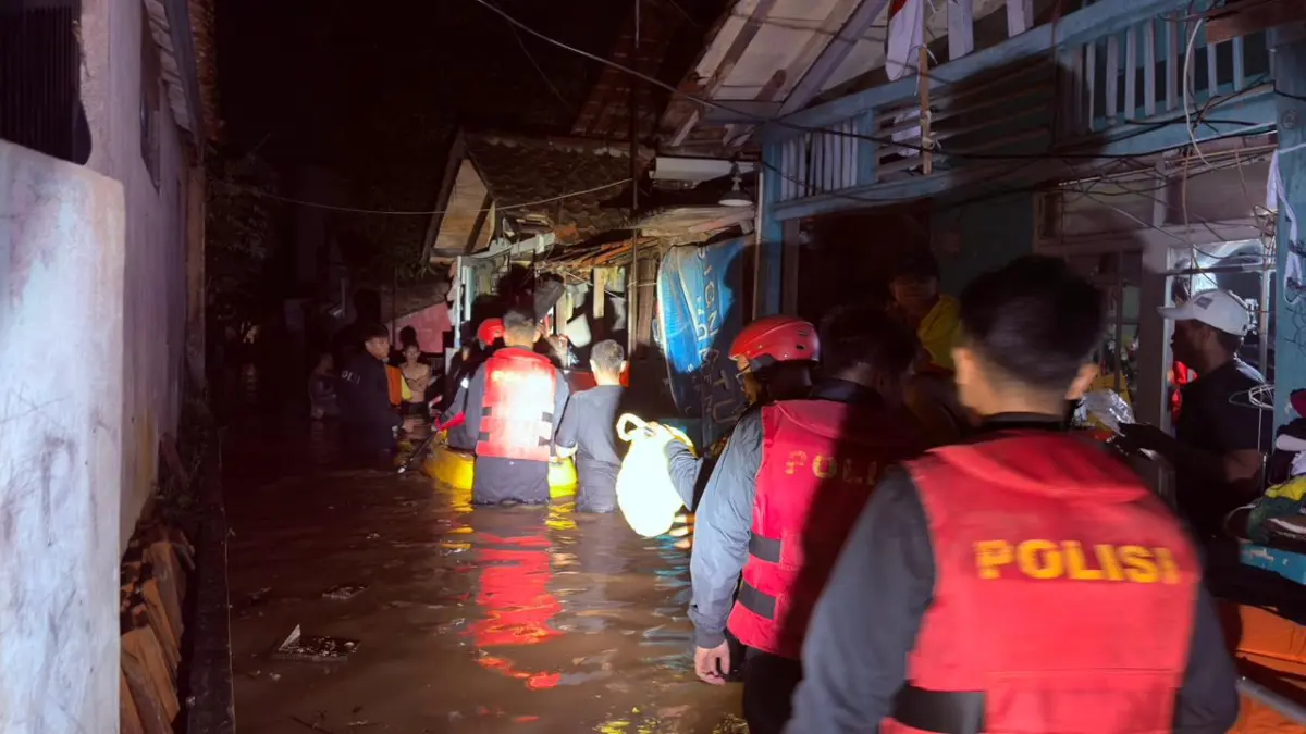Cuaca Ekstrem Sebabkan Banjir dan Longsor di Bandung Raya, Polres Cimahi Perkuat Siaga Bencana Cuaca Ekstrem Sebabkan Banjir dan Longsor di Bandung Raya, Polres Cimahi Perkuat Siaga Bencana