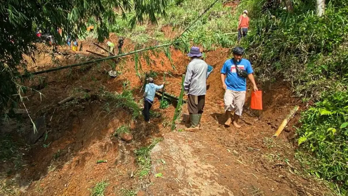 Longsor Beruntun Timpa Buninagara KBB, Puluhan Rumah Terancam dan Akses Warga Terputus