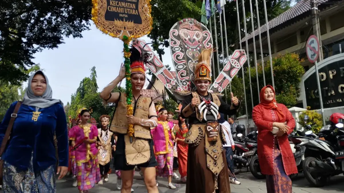 Warna-Warni Nusantara di Jantung Cimahi, Ragam Etnis Tampil dalam Sangkuriang Festival 2025 Warna-Warni Nusantara di Jantung Cimahi, Ragam Etnis Tampil dalam Sangkuriang Festival 2025