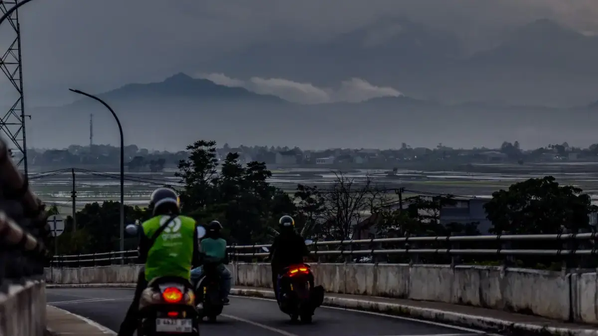Cuaca Ekstrem Mengancam, Tiga Siklon Kepung Indonesia