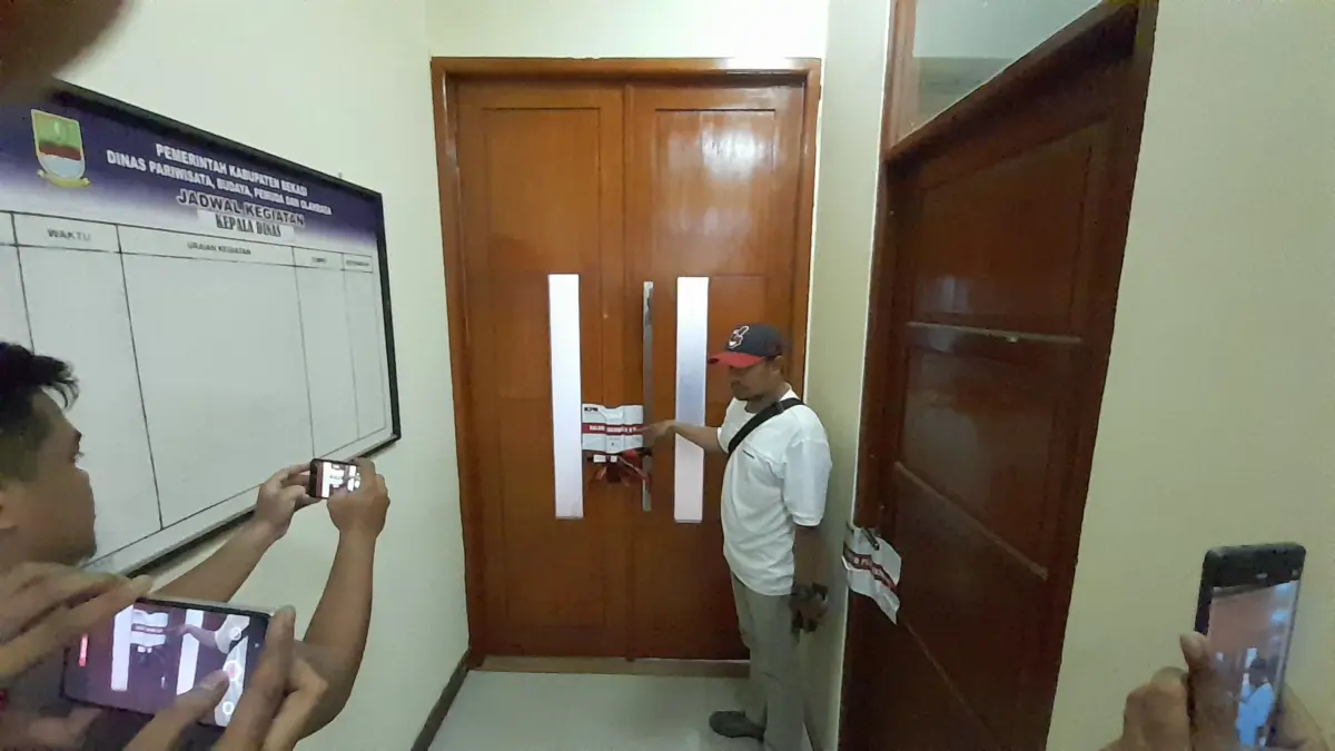 KPK Perluas Penyidikan di Bekasi, Kantor Disbudpora Ikut Disegel