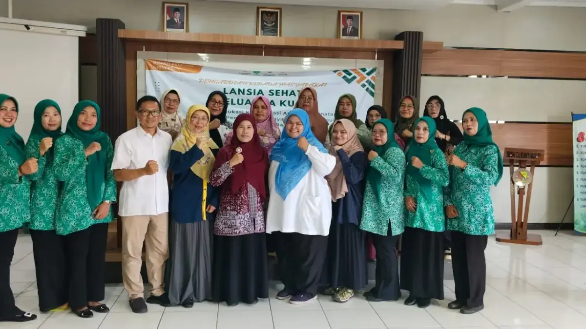 Lansia Sehat, Keluarga Kuat: Edukasi Komunikasi Asertif dan Kesehatan Mental di Cileunyi Kabupaten Bandung.