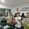 Dok. Polrestabes Bandung saat berhasil ungkap pelaku penyimpanan benda diduga mirip bom yang terjadi di ITC