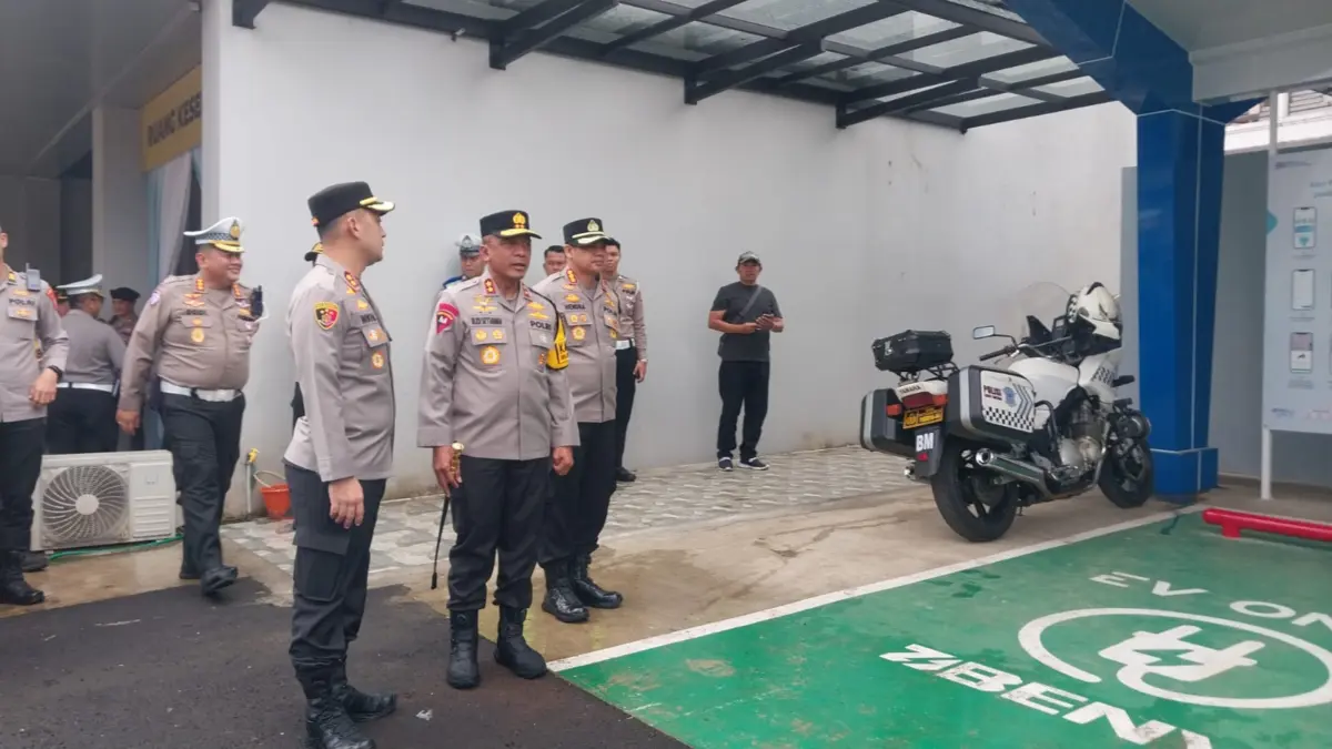 Kapolda Jawa Barat Irjen Pol Rudi Setiawan bersama Kapolres Bogor AKBP Wikha Ardilestanto