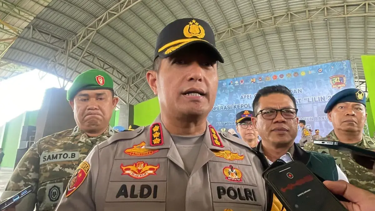 Antisipasi Premanisme Selama Nataru, Polresta Bandung Siagakan Satgas Gakkum di Tempat Wisata Kapolresta Bandung Kombes Pol Aldi Subartono saat gelar apel pasukan pengamanan Nataru di Dome Bale Rame