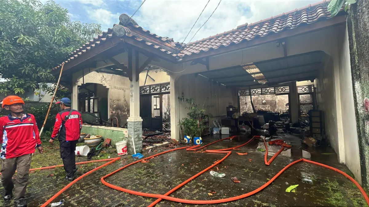 Satu Rumah di Kebon Pedes Bogor Terbakar, Enam Unit Damkar Diterjunkan 