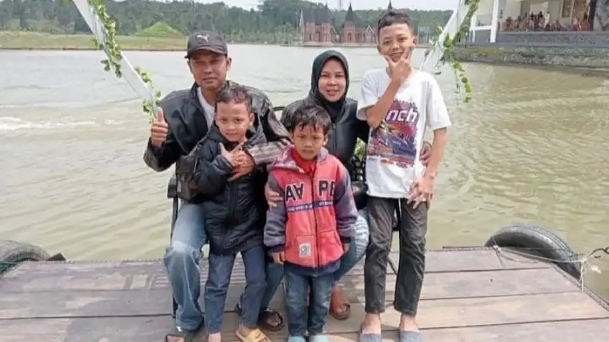 Heboh! Tiga Anak Bersaudara Ini Diberi Nama Persib oleh Ayahnya Tiga Anak Bersaudara Ini Diberi Nama Persib oleh Ayahnya