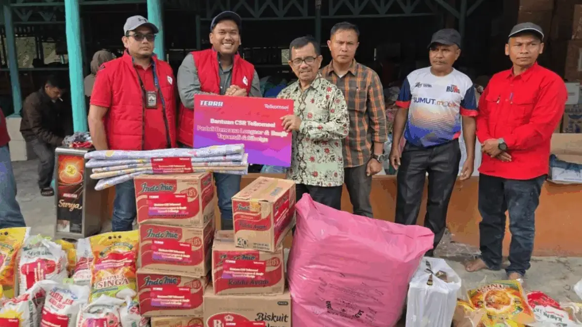 Saluran Bantuan Telkomsel Sosial dan Percepatan Pemulihan Jaringan di Aceh, Sumatera Utara, dan Sumatera Barat Salurkan Bantuan Telkomsel Sosial dan Percepatan Pemulihan Jaringan di Aceh, Sumatera Utara, dan Sumatera Bara