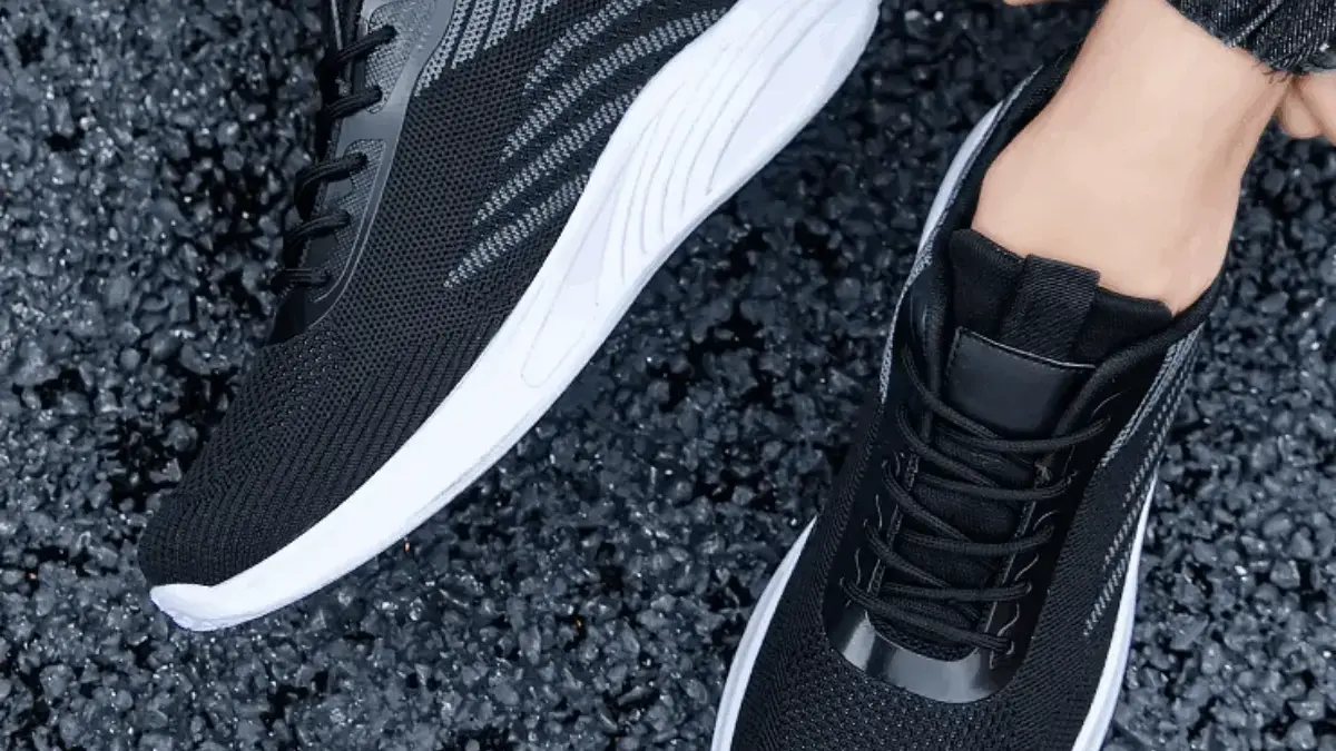 10 Sepatu Running Terbaik 2025 dengan Desain Keren, Multifungsi dan Harga Masuk Akal 10 Sepatu Running Terbaik 2025 dengan Desain Keren, Multifungsi dan Harga Masuk Akal