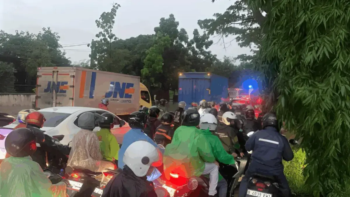 Rute Strategis Agar Tak Terjebak Banjir dan Lautan Bobotoh Hari Ini