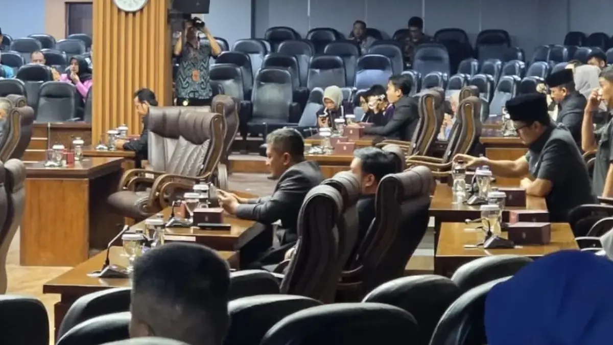 APBD 2026 Kota Bandung Defisit Rp 300 Miliar, Pendapatan Melorot Kepeminpinan Wali Kota Bandung Muhammad Farhan dan Wakil Wali Kota Erwin sepertinya belum menunjukan kinerja y