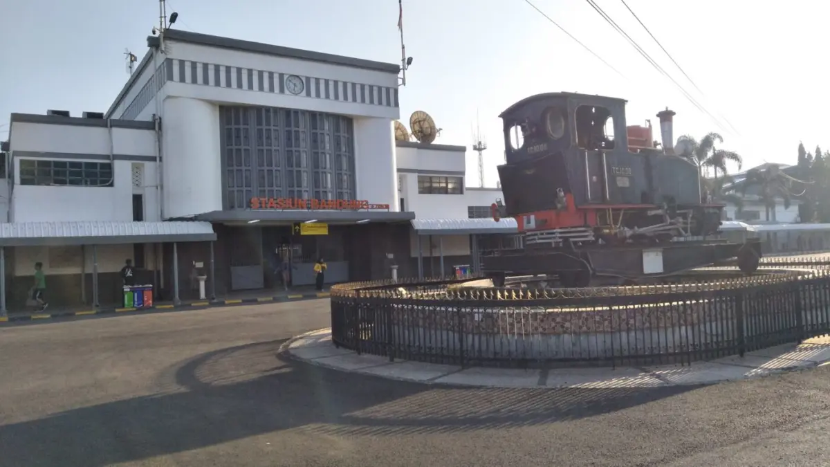 Referensi Wisata Kuliner Libur Akhir Tahun, Ini 5 Rekomendasi Tempat Makan Sekitar Stasiun Bandung Stasiun Bandung.