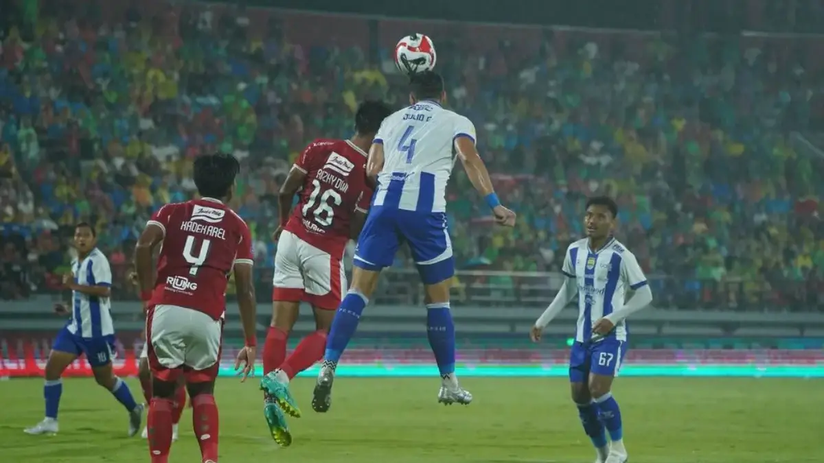 Bali United vs Persib Bandung.