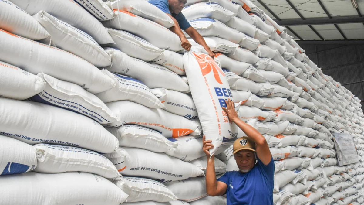 Dirut Bulog Pastikan Pasokan Beras untuk Korban Bencana Sumatra Aman: Stok Kita Luar Biasa Dirut Bulog Pastikan Pasokan Beras untuk Korban Bencana Sumatra Aman: Stok Kita Luar Biasa