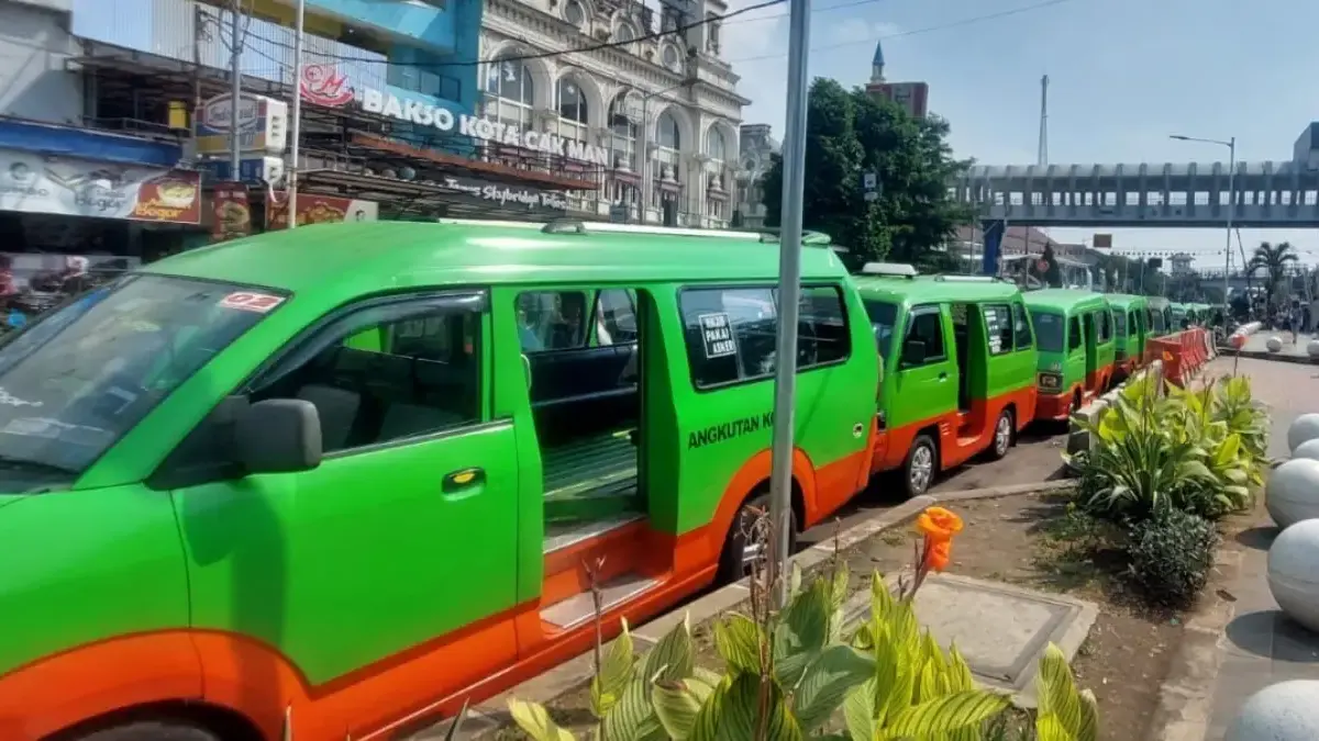 Upaya Urai Kemacetan, Pemprov Kucurkan Kompensasi untuk Sopir Angkot dan Delman di Momen Nataru