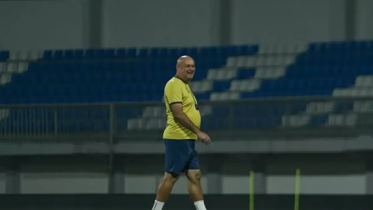 Pilih Buang Gelandang Serang, Persib Bandung Bakal Gaet Gelandang Bertahan, Benarkah?