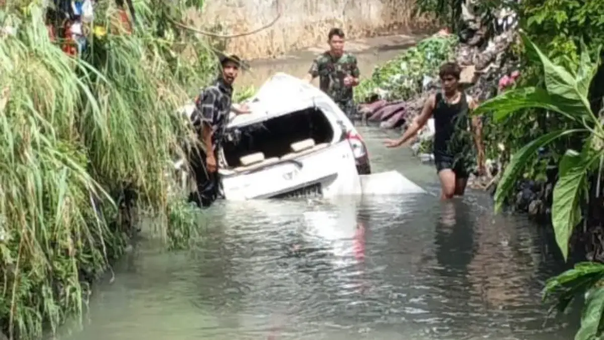 Ruang Gerak Minim, Dua Mobil Hanyut di Margaasih Belum Dievakuasi