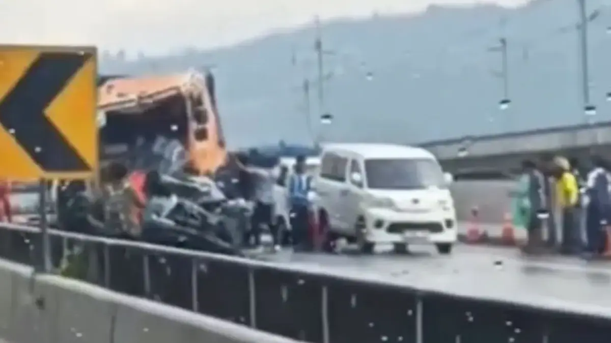 Rem Blong, Truk Fuso Tabrak Delapan Mobil hingga Tewaskan Satu Orang