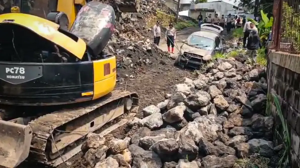 Usai Longsor Sariwangi, Warga KBB Kini Dibayangi Ancaman Banjir dan Gelapnya Jalanan Pasca Longsor di Sariwangi, Banjir dan Minimnya Penerangan Masih Menghantui Warga
