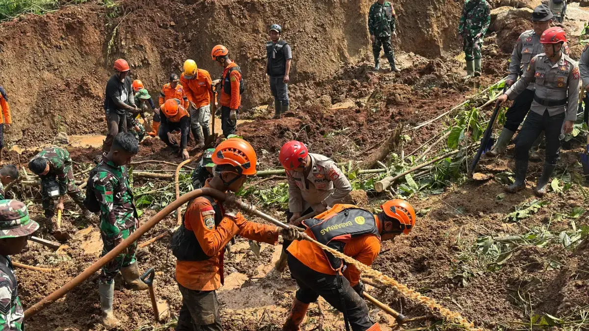 3 Korban Longsor Tertimbun Tanah di Arjasari Bandung Belum Ditemukan, Proses Pencarian Dilanjutkan 3 Korban Longsor Tertimbun Tanah di Arjasari Bandung Belum Ditemukan, Proses Pencarian Dilanjutkan
