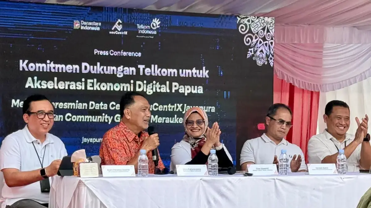 Layanan neuCentrIX Hadir di Jayapura, Mantapkan Papua Sebagai Hub Digital Kawasan Timur Indonesia VP Corporate Communication Telkom Andri Herawan Sasoko, Komisaris Telkom Rizal Mallarangeng, Direktur Utama Te