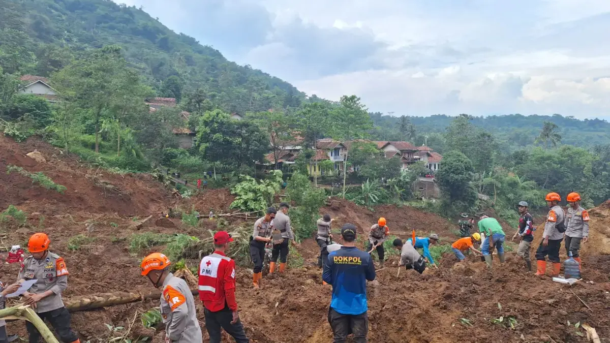 Belum Ditemukan, Polisi Masih Terus Lakukan Identifikasi Korban Longsor di Arjasari 