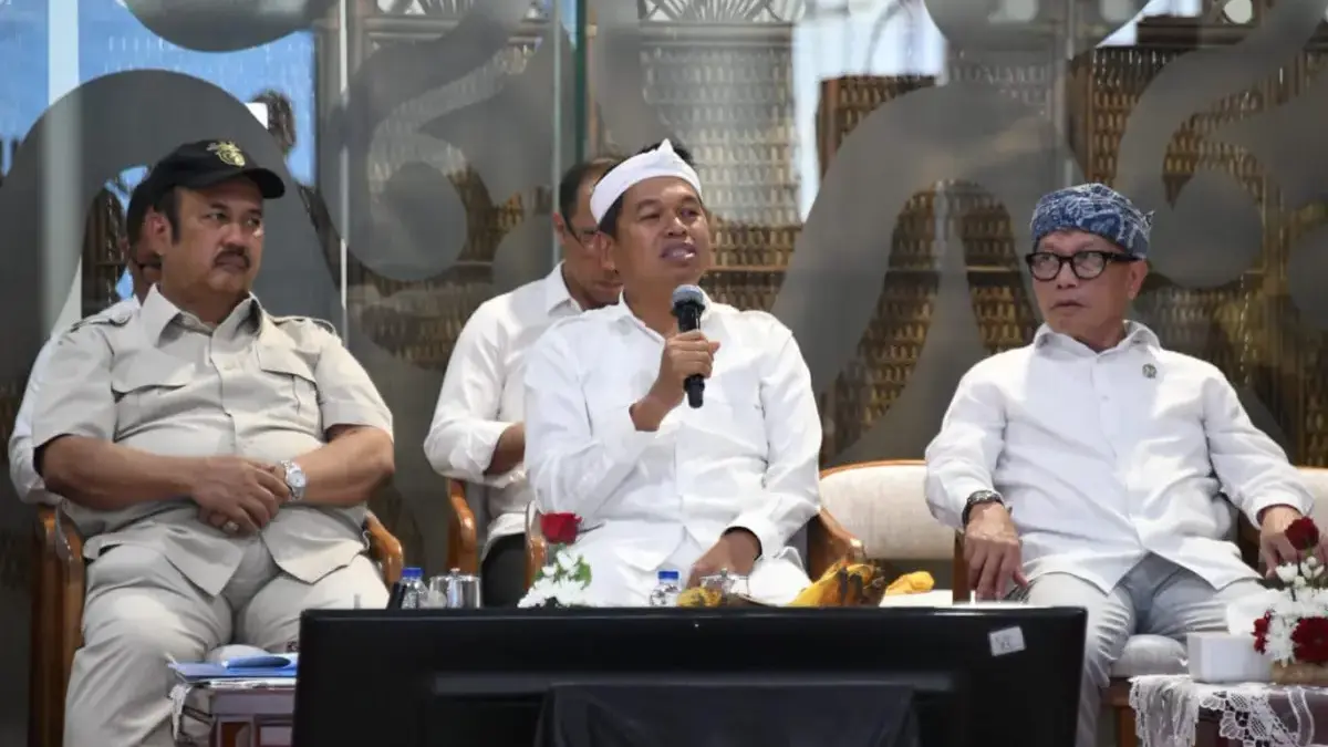 Gubernur Jabar Dedi Mulyadi saat di Kertajati. (dok humas)