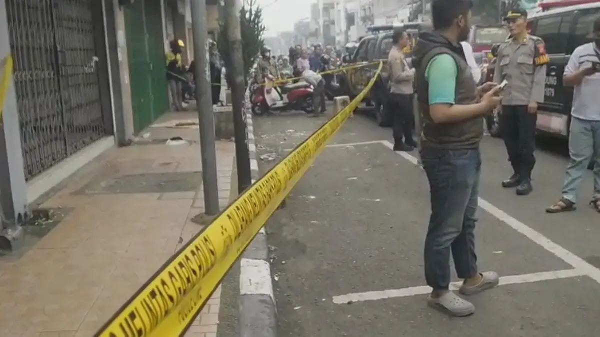 Dok. Polisi saat lakukan olah TKP ditemukannya seorang pria tanpa identitas ditemukan meninggal dunia di Jalan