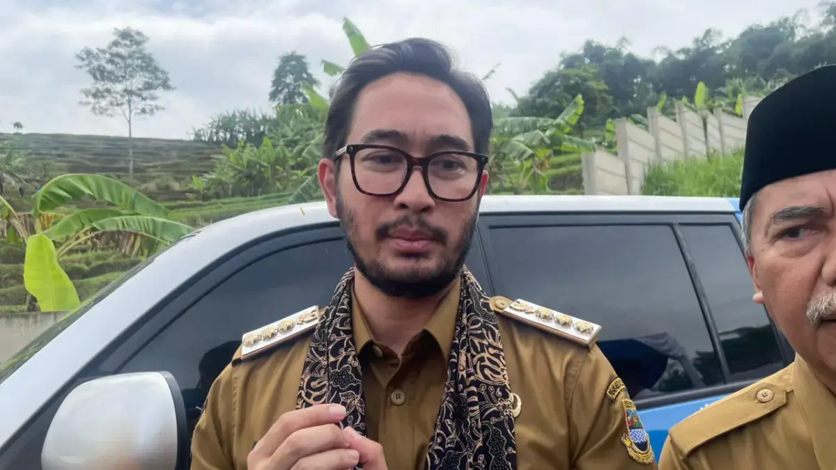 Fasilitas RPH Modern Dorong Efisiensi dan Keamanan Pangan di Bandung Barat Bupati dan Wakil Bandung Barat, Jeje Ritchie Ismail (kiri), Asep Ismail (kanan) saat ditemui di Padalarang. Do