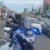 Pengawalan yang diduga menggunakan sirine di Jalur Puncak. Foto: TikTok @terserahelll