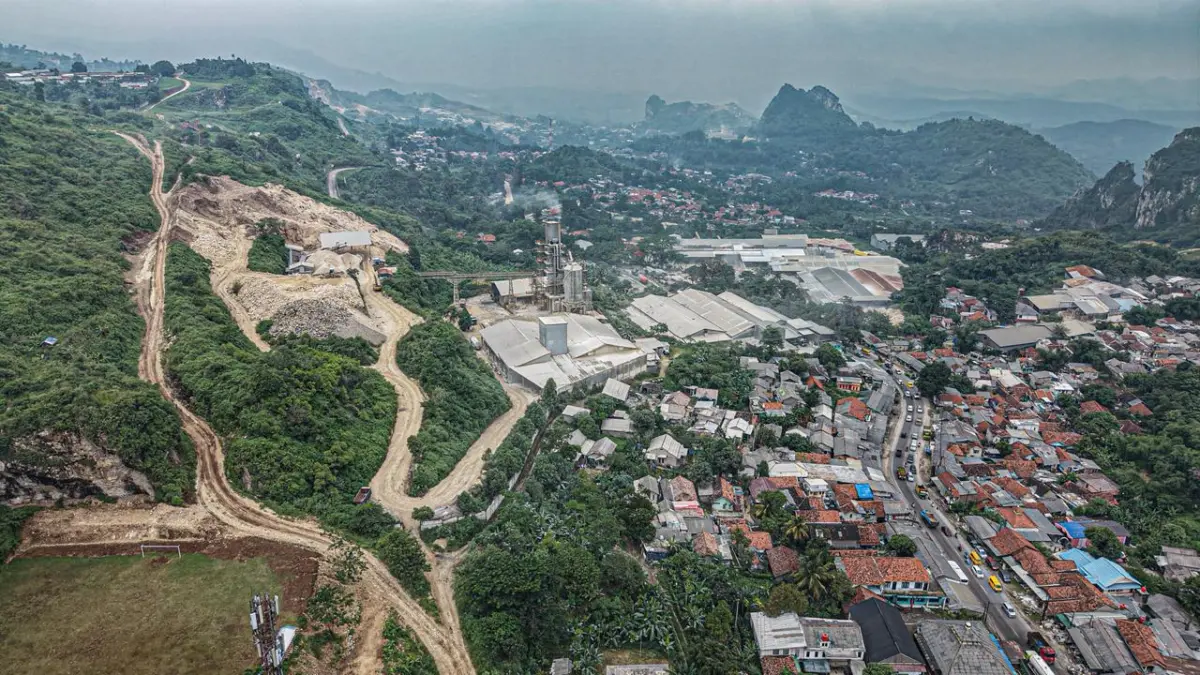 Antara Harapan dan Masa Depan, Luka di Balik Bukit Kapur Karst Citatah Antara Harapan dan Masa Depan, Luka di Balik Bukit Kapur Karst Citatah