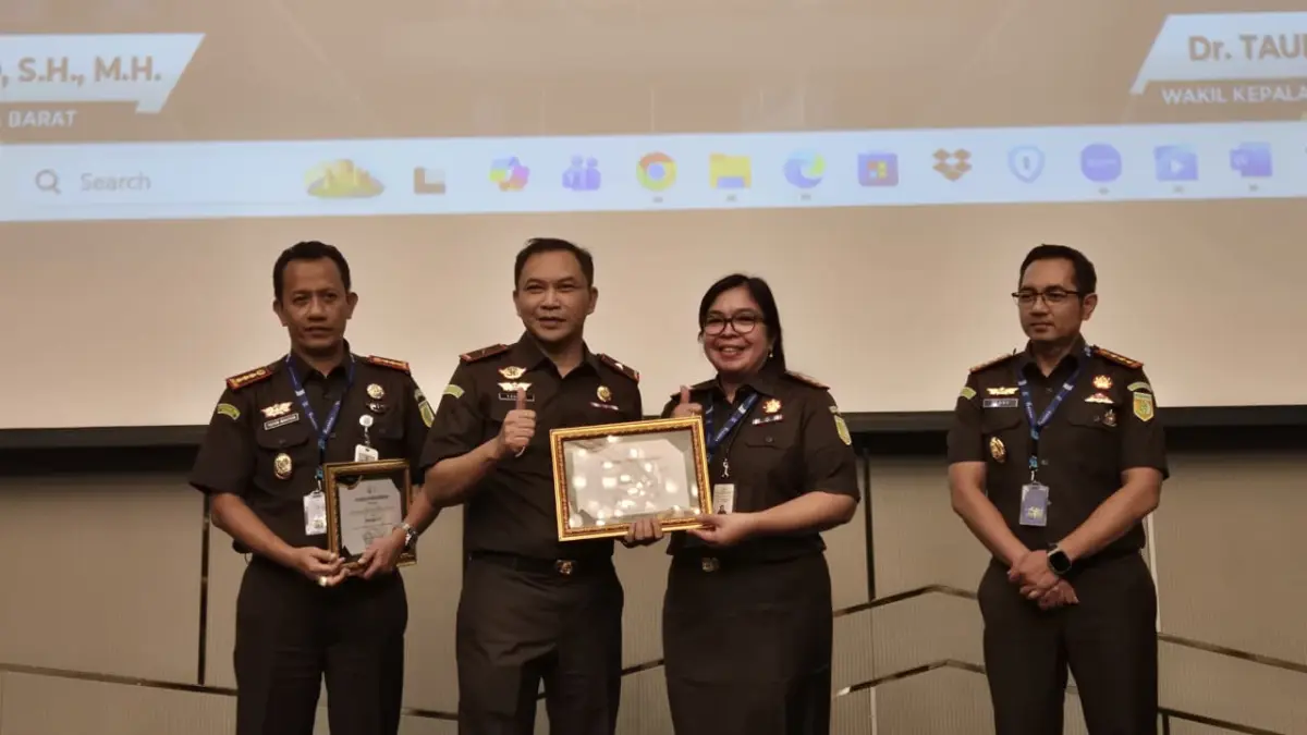 Kejari Cimahi Sabet Lima Penghargaan dan Peringkat II Terbaik se-Jawa Barat Kejari Cimahi Sabet Lima Penghargaan dan Peringkat II Terbaik se-Jawa Barat