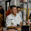 Wakil Gubernur Jawa Barat Erwan Setiawan saat menemui awak media usai menghadiri prosesi pencabutan baiat dan