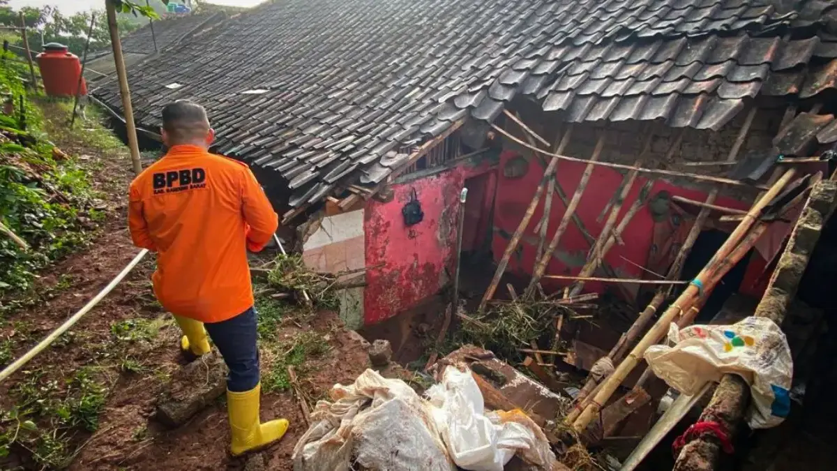 Drainase Jebol, 13 Rumah di Saguling Rusak Akibat Banjir Bandang