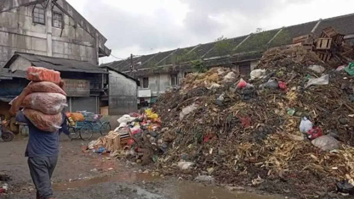 Fase Kritis Diprediksi Terjadi Awal Tahun, Tumpukan Sampah Mengintai Bandung Fase kritis diprediksi terjadi Awal Tahun : Tumpukan Sampah Mengintai Bandung