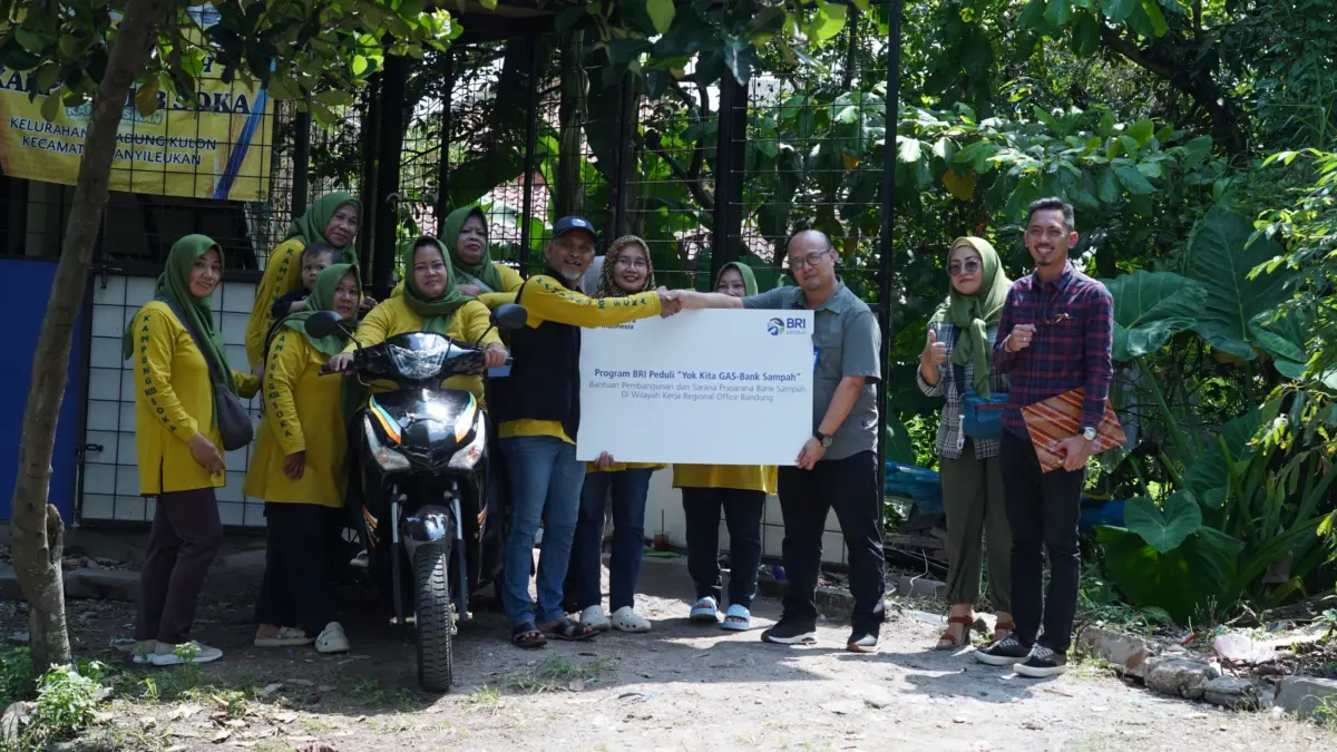 BRI Serahkan Bantuan Program TJSL “Yok Kita GAS” di Kota Bandung BRI Serahkan Bantuan Program TJSL “Yok Kita GAS” di Kota Bandung