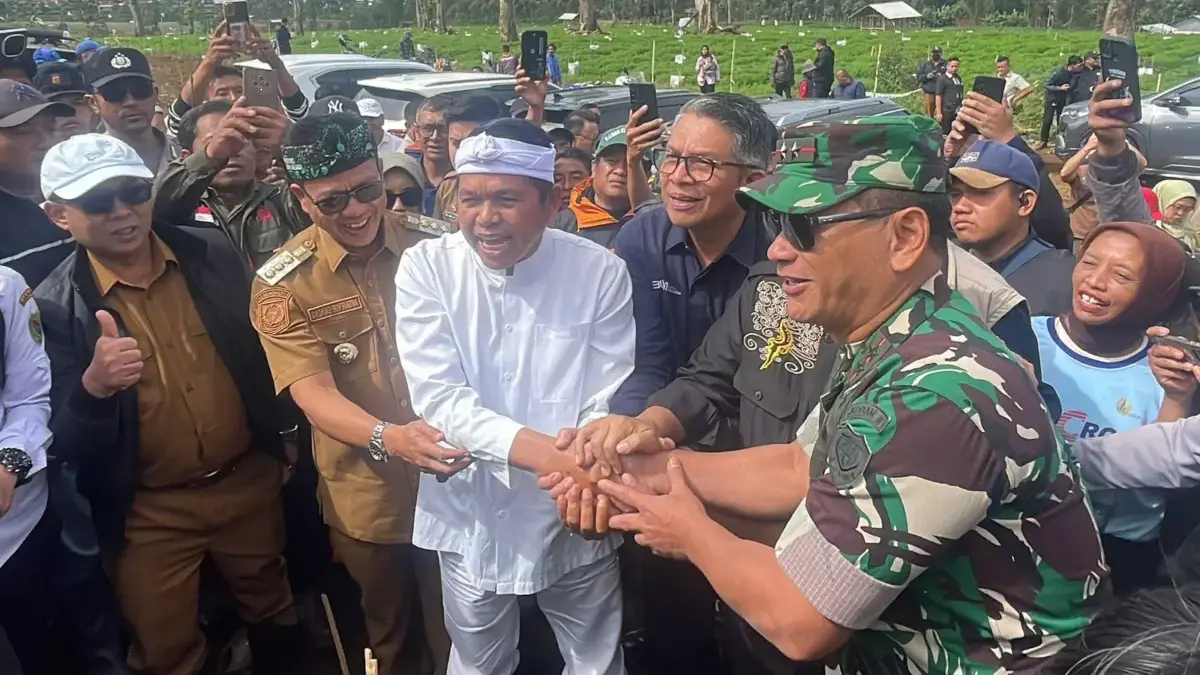 Jaga Lereng dan Cegah Banjir, Dedi Mulyadi Tegaskan Komitmen Konservasi Kebun Teh Pangalengan