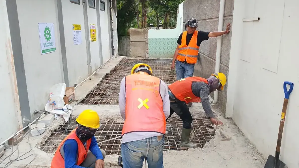 Dua Bangunan Liar di Sungai Cisangkan Dibongkar, Pemkot Cimahi Tegakkan Aturan Lingkungan Satpol PP Kota Cimahi Kembali Bongkar Bangunan di Atas Badan Sungai Cisangkan