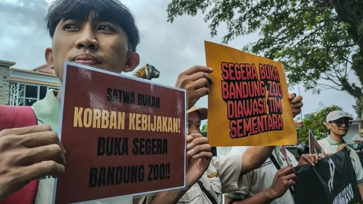 Tuntut Bandung Zoo Dibuka Kembali, Karyawan Geruduk BKSDA Jabar Tuntut Bandung Zoo Dibuka Kembali, Karyawan Geruduk BKSDA Jabar