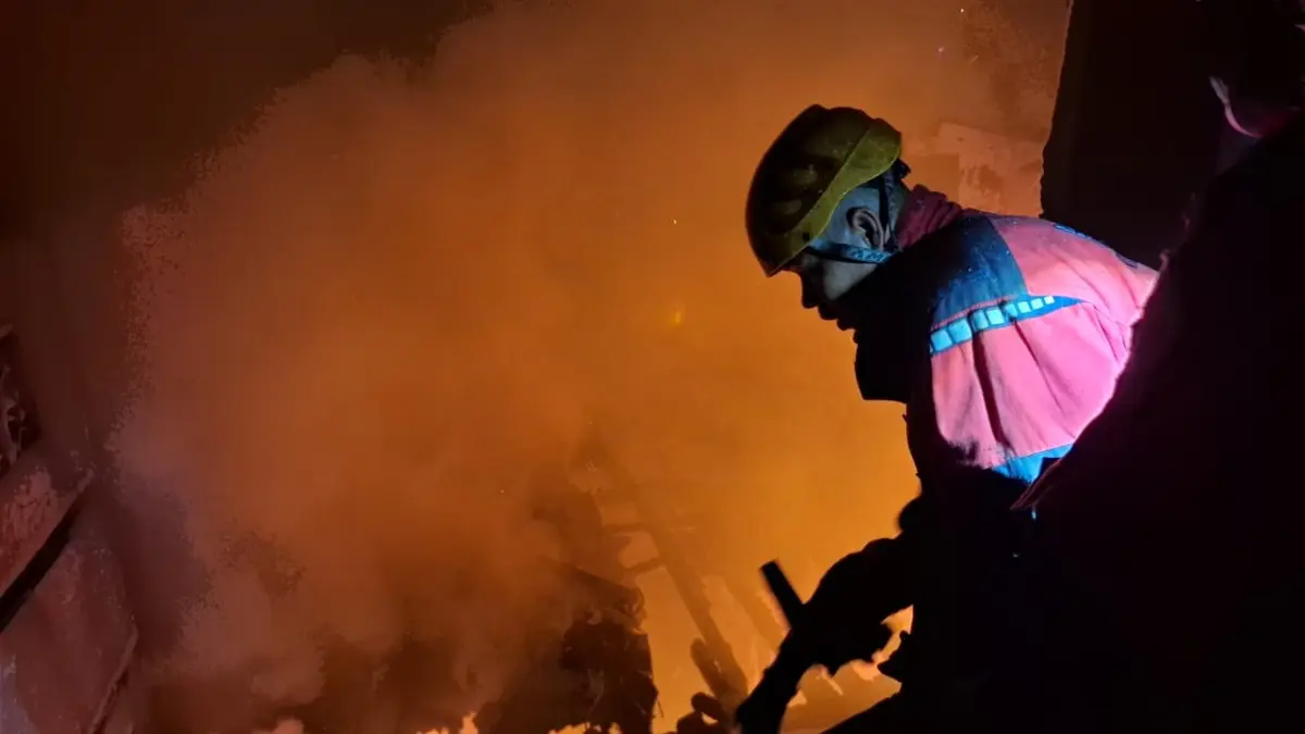 Api Melahap Rumah Dua Lantai di Cimahi Selatan, Korsleting Listrik Jadi Alarm Bahaya Permukiman Padat Konsleting Listrik Hanguskan Rumah Dua Lantai di Cimahi Selatan, Kerugian Capai Rp300 Juta